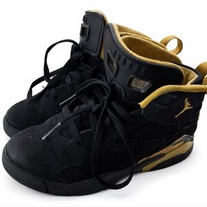 Nike Kids Black and Gold Sneakers